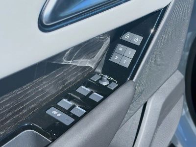 2026 Land Rover Range Rover Velar — photo 22 view