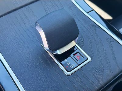2026 Land Rover Range Rover Velar — photo 28 view