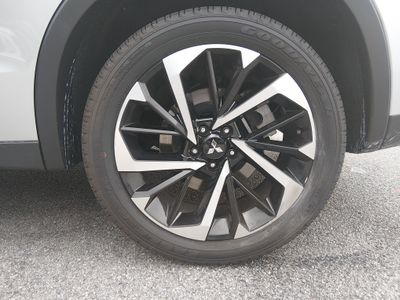 2024 Mitsubishi Outlander - Photo 10