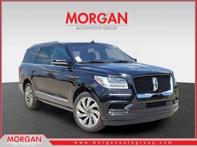 2020 Lincoln Navigator Reserve in Infinite Black — front three-quarter view