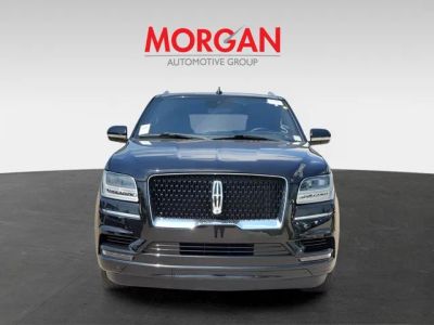 2020 Lincoln Navigator — side profile view