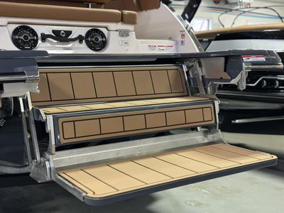2025 Chaparral 2870 SSX - Photo 10