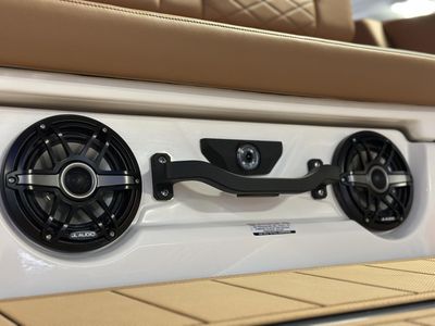 2025 Chaparral 2870 SSX - Photo 9