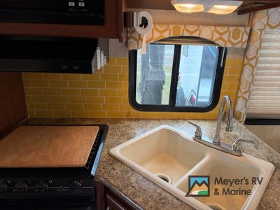 2014 Thor Motor Coach Four Winds - Photo 49