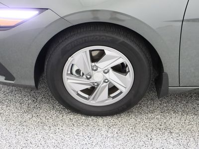 2025 Hyundai Elantra FWD - Photo 11