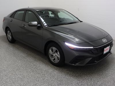 2025 Hyundai Elantra FWD - Photo 4