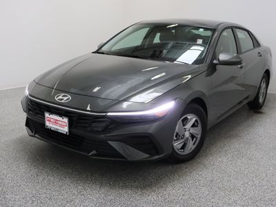 2025 Hyundai Elantra FWD - Photo 2