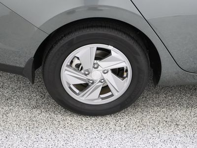 2025 Hyundai Elantra FWD - Photo 6
