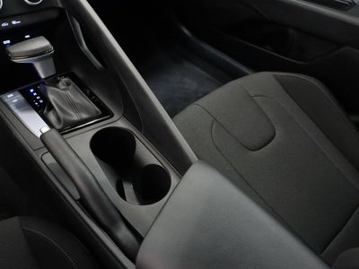 2025 Hyundai Elantra FWD - Photo 16