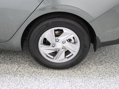 2025 Hyundai Elantra FWD - Photo 10