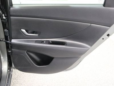 2025 Hyundai Elantra FWD - Photo 30