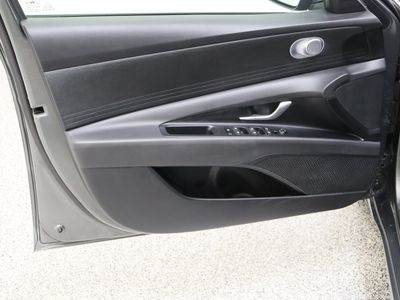 2025 Hyundai Elantra FWD - Photo 12