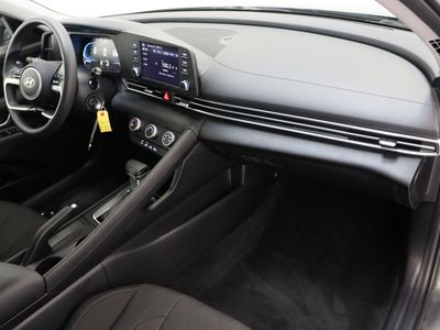 2025 Hyundai Elantra FWD - Photo 33