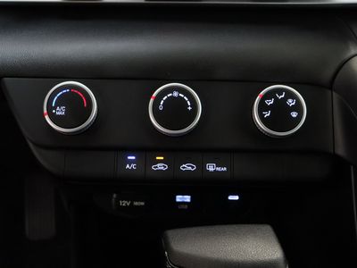 2025 Hyundai Elantra FWD - Photo 18