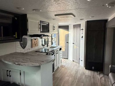 2025 Venture RV Stratus - Photo 10