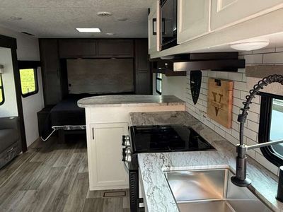 2025 Venture RV Stratus - Photo 17