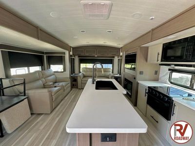 2026 Cougar Half-Ton 29RLP — photo 11 view