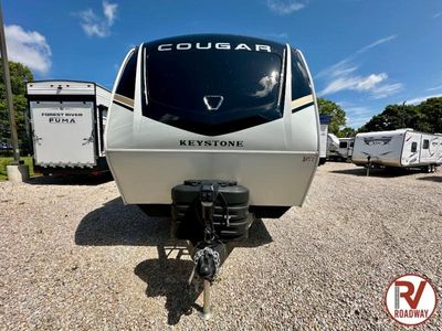 2026 Cougar Half-Ton 29RLP — front three-quarter view