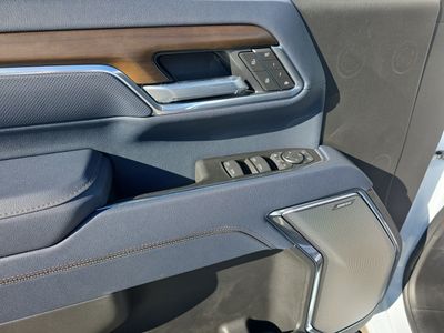 2026 Chevrolet Silverado 3500HD — photo 11 view