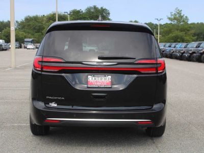 2025 Chrysler Pacifica — rear three-quarter view
