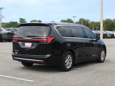 2025 Chrysler Pacifica — side profile view