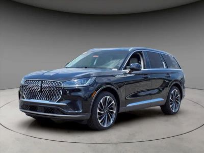 2025 Lincoln Aviator Reserve in Black Metallic — front three-quarter view
