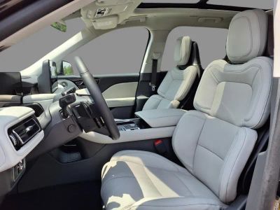 2025 Lincoln Aviator — detail view