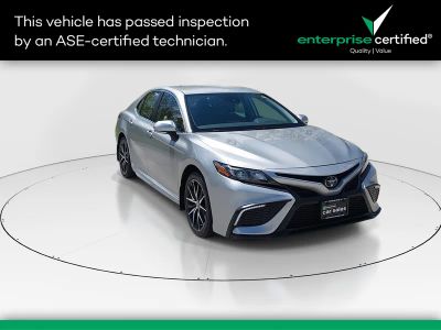 2024 Toyota Camry SE Auto — front three-quarter view