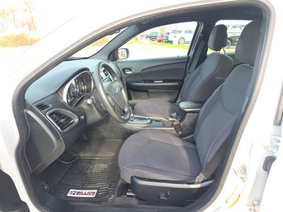 2013 Chrysler 200 - Photo 13