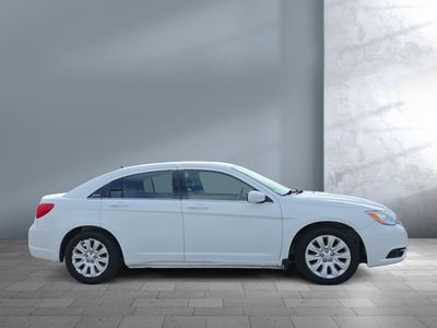 2013 Chrysler 200 - Photo 6