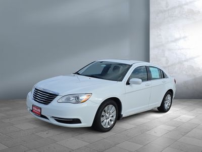 2013 Chrysler 200 - Photo 2