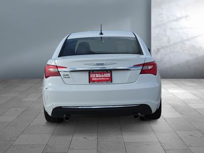2013 Chrysler 200 - Photo 5