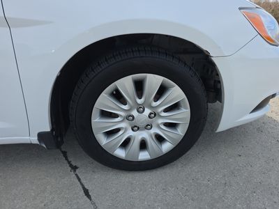 2013 Chrysler 200 - Photo 7