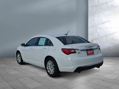 2013 Chrysler 200 - Photo 3