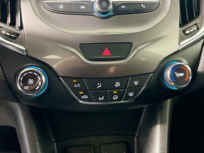 2018 Chevrolet Cruze — photo 21 view