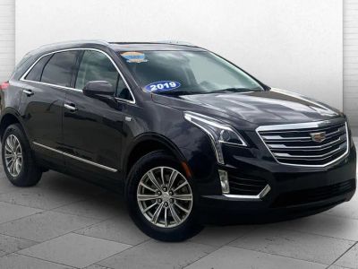 2019 Cadillac XT5 Luxury AWD in Dark Granite Metallic — front three-quarter view