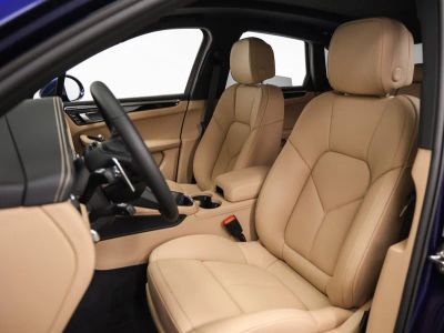2026 Porsche Macan — detail view