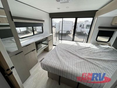 2025 Dutchmen RV Kodiak Ultimate - Photo 33