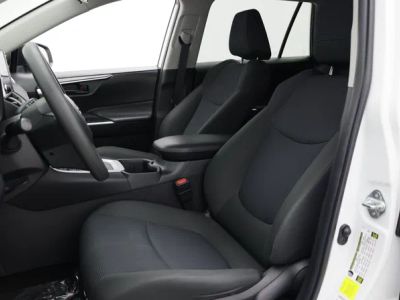 2023 Toyota RAV4 — photo 11 view
