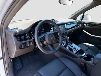 2026 Porsche Macan — photo 26 view