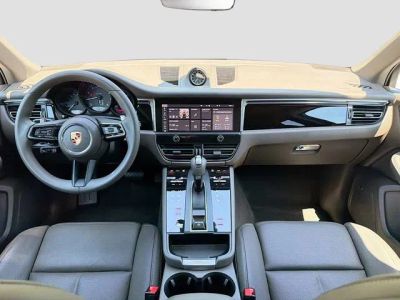 2026 Porsche Macan — photo 16 view