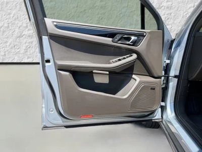 2026 Porsche Macan — photo 22 view