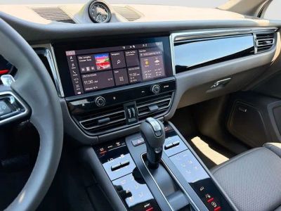 2026 Porsche Macan — photo 28 view