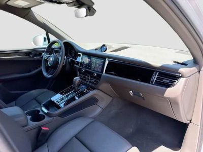 2026 Porsche Macan — photo 14 view
