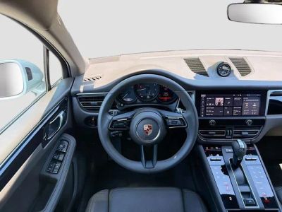 2026 Porsche Macan — photo 17 view