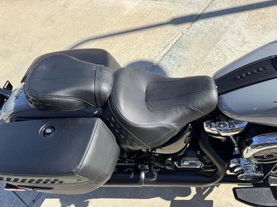 2025 Harley-Davidson FLHC - Heritage Classic — photo 12 view
