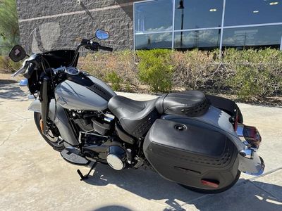 2025 Harley-Davidson FLHC - Heritage Classic — engine compartment view