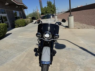 2025 Harley-Davidson FLHC - Heritage Classic — interior view
