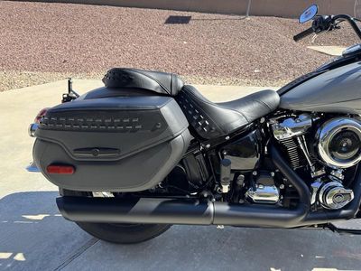 2025 Harley-Davidson FLHC - Heritage Classic — photo 11 view