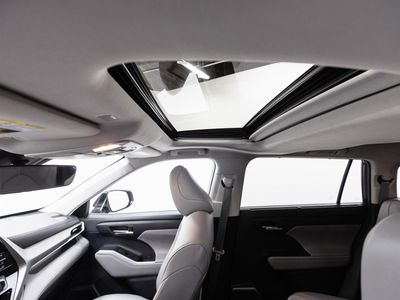 2020 Toyota Highlander Hybrid - Photo 5